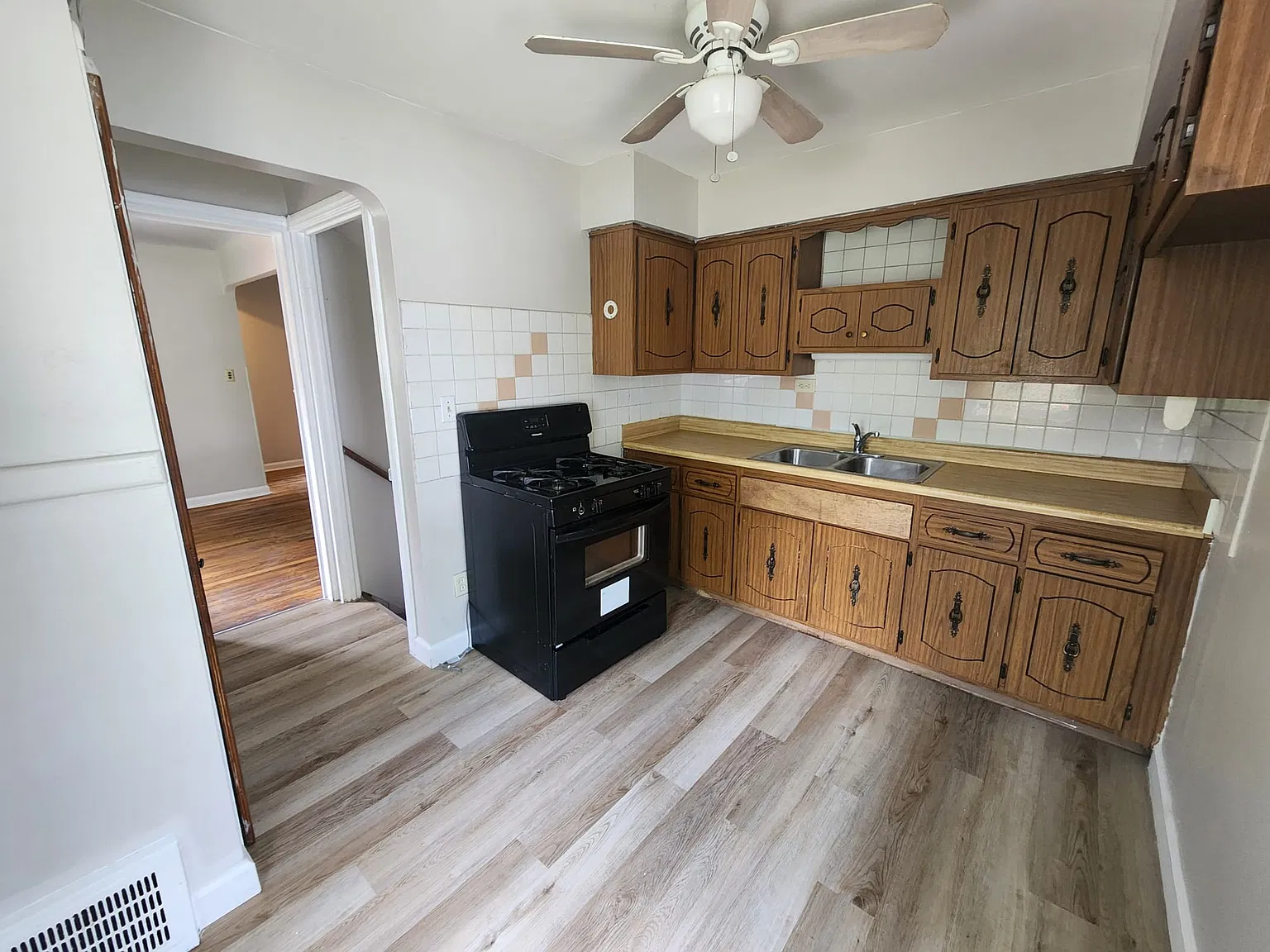 3 bed, 1201 sqft, $1,350 — Photo 4