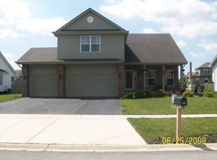 688 Goldfinch Ln, New Lenox, IL 60451