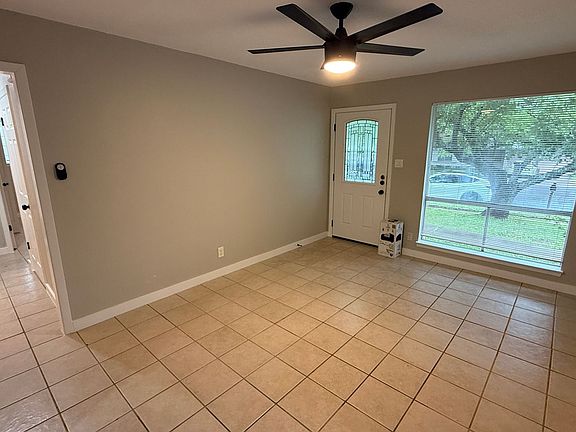 4th image of 106 E Longspur Blvd