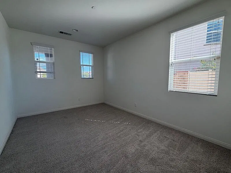 4 bed, 2.5 bath, 2823 sqft, $3,495 — Photo 3