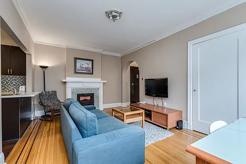 935 Jervis St #12 Photo 1