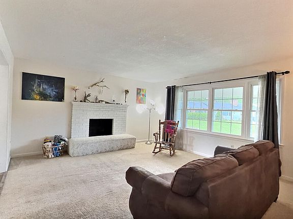 4th image of 1133 Eastview Ct