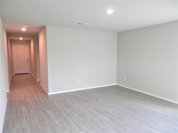 3rd image of 570 Bluestem Bnd