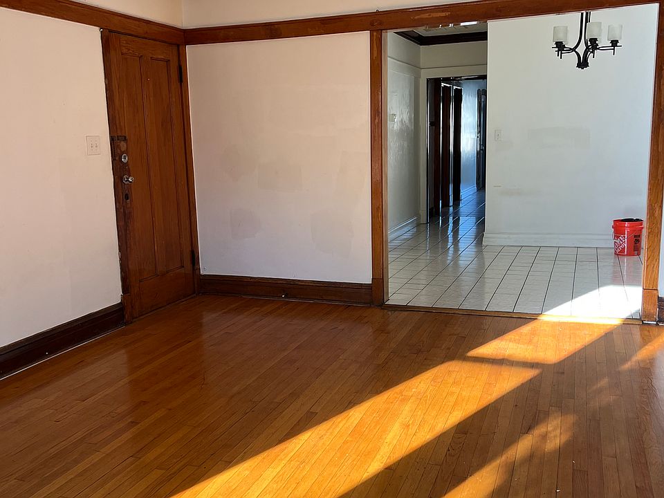1st image of 2914 N Springfield Ave #2