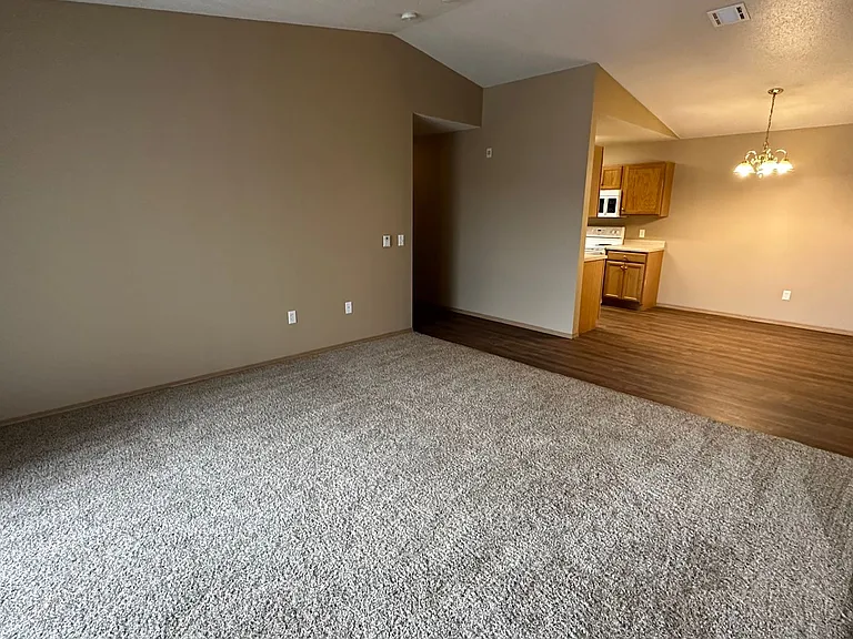 3225 S Sycamore — Photo 7