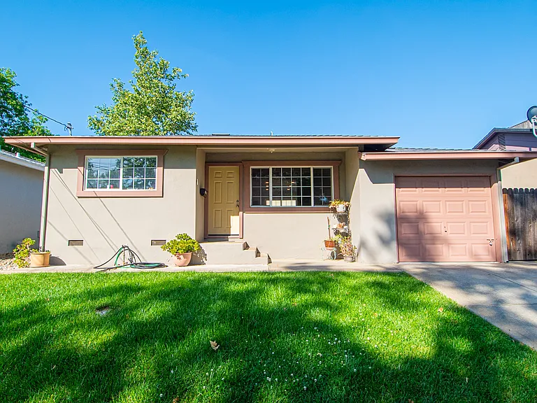 813 Comstock Dr — Photo 29