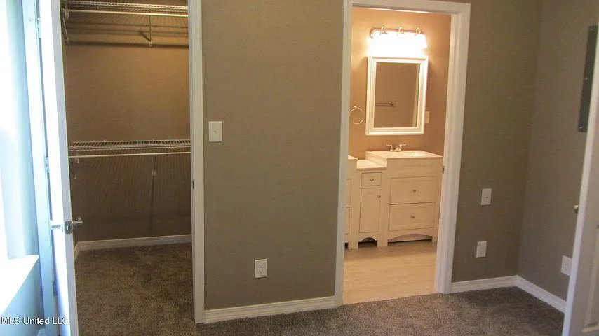 17317 Avondale Cir — Photo 3