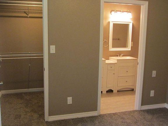4th image of 17281 Avondale Cir