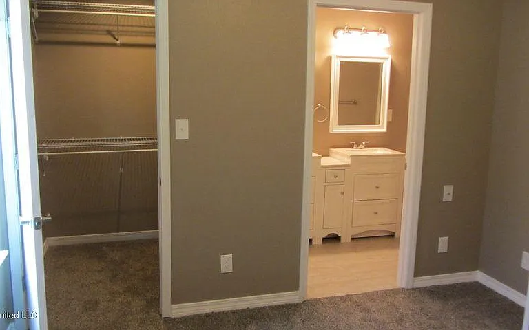 17317 Avondale Cir — Photo 3