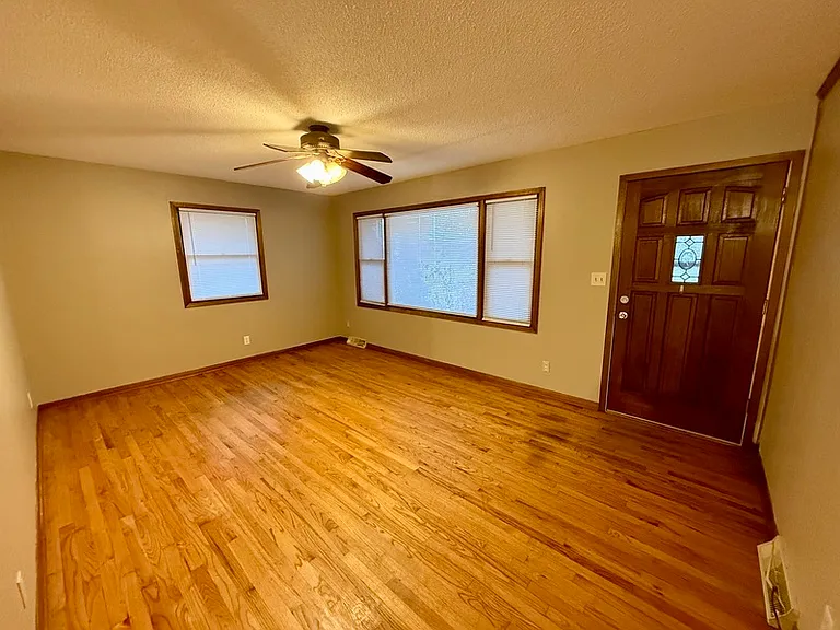 2285 Highview Dr — Photo 3