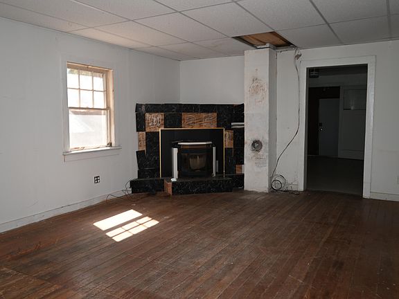 2nd image of 36919 Oak St