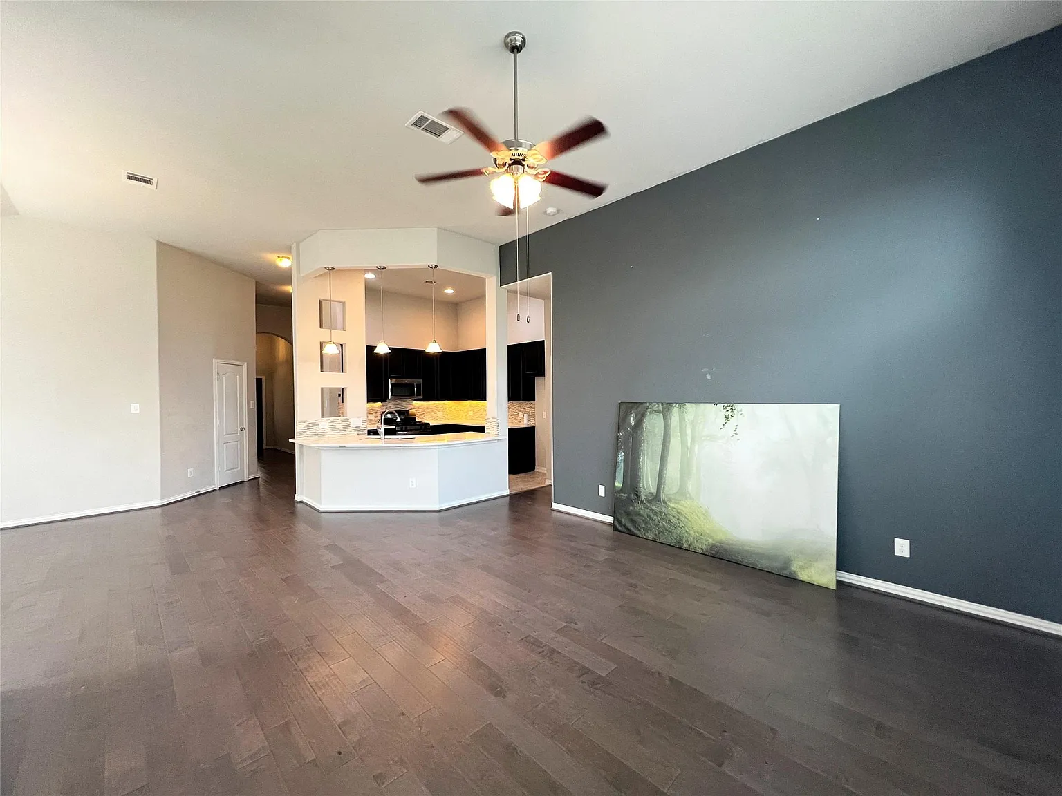 3 bed, 2.0 bath, 1788 sqft, $2,095 — Photo 4