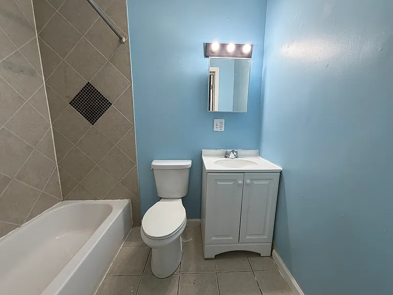 192-194 Littleton Ave #1A — Photo 7