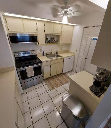 3rd image of 8090 S Woods Cir Unit 3