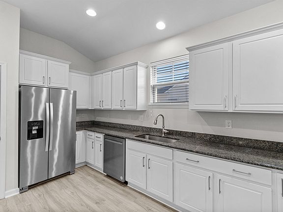 5th image of 1318 Beaufort River Dr.