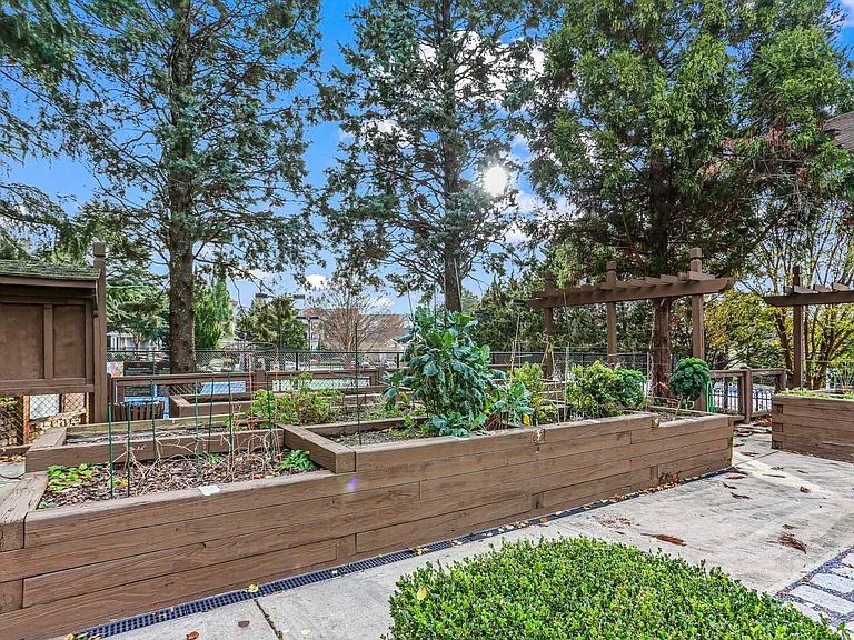 Clover Apartments — Photo 49