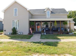 206 S Franklin St, Mentone, IN 46539