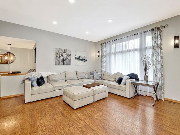 3rd image of 10111 E Mainsgate Cir
