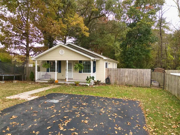 110 Foundry Pl, Radford, VA 24141