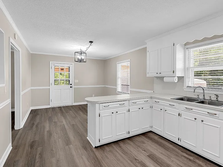 1354 Rogers Rd — Photo 30