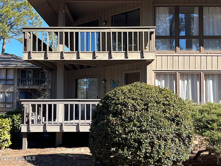 222 Foxkroft Dr — Photo 1