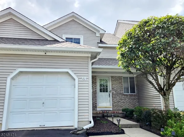 24 Pale Star Ct, Hardyston Twp., NJ 07419