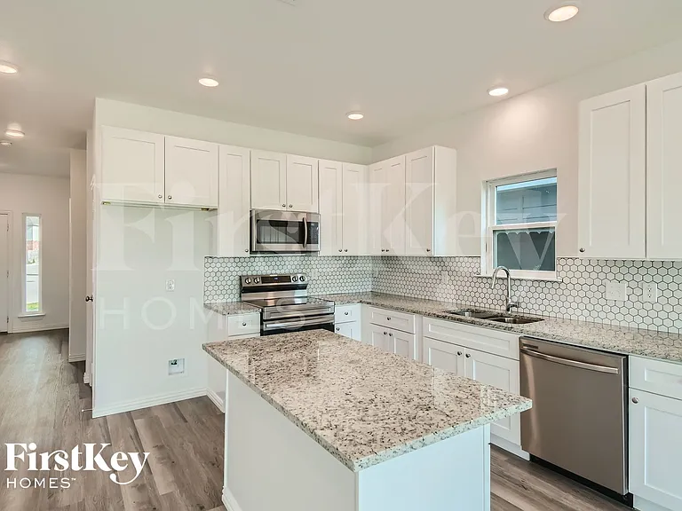 7360 Parkside Place Dr — Photo 8