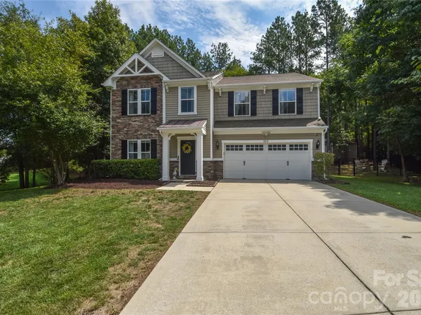 137 Poplin Pl, Lake Wylie, SC 29710