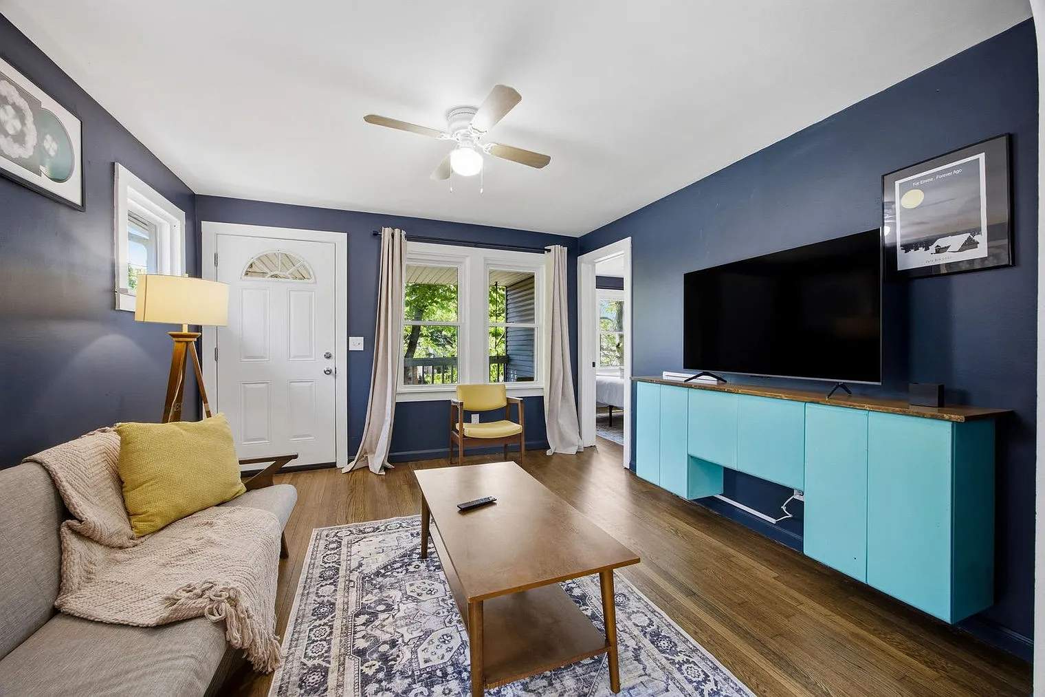 3 bed, 1.0 bath, 796 sqft, $3,376 — Photo 4