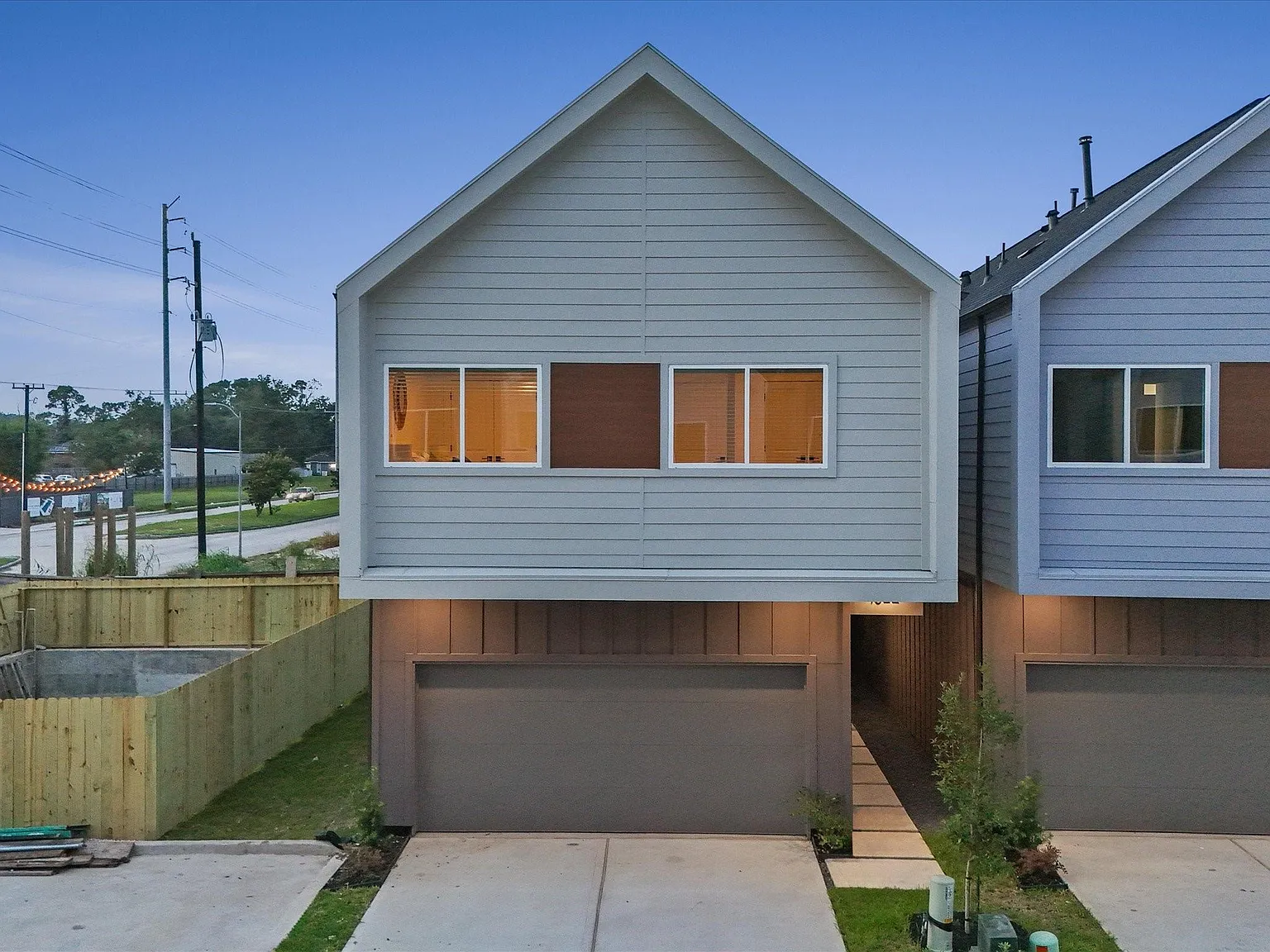 3 bed, 2.5 bath, 1820 sqft, $2,500 — Photo 2