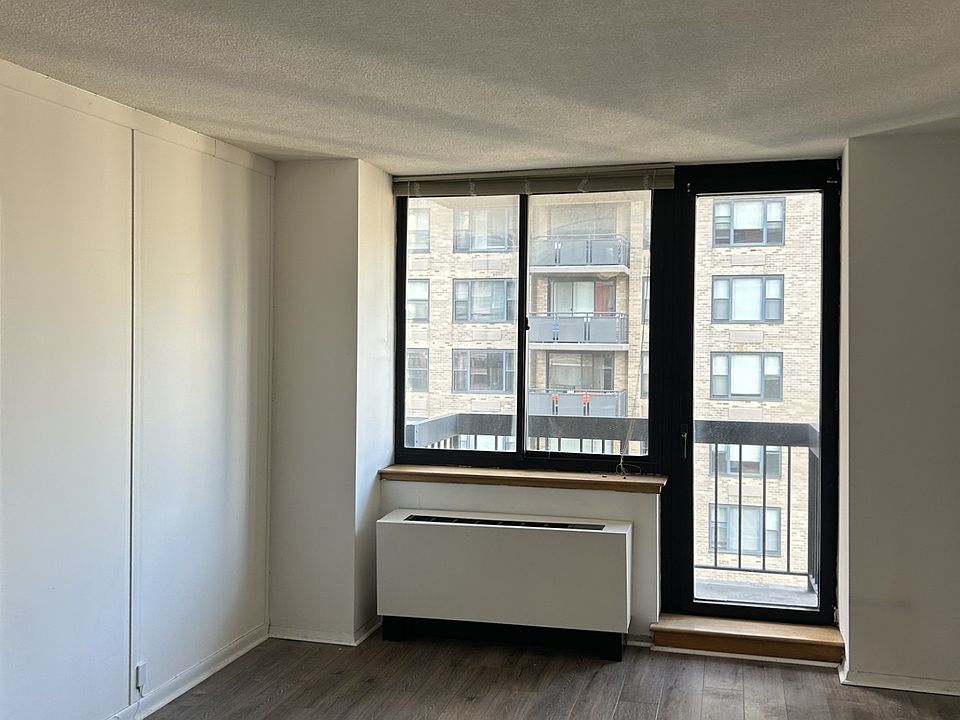 1st image of 250 E 40th St APT 27D