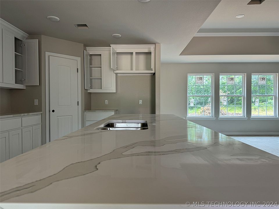 2nd image of 52 Meadows Dr