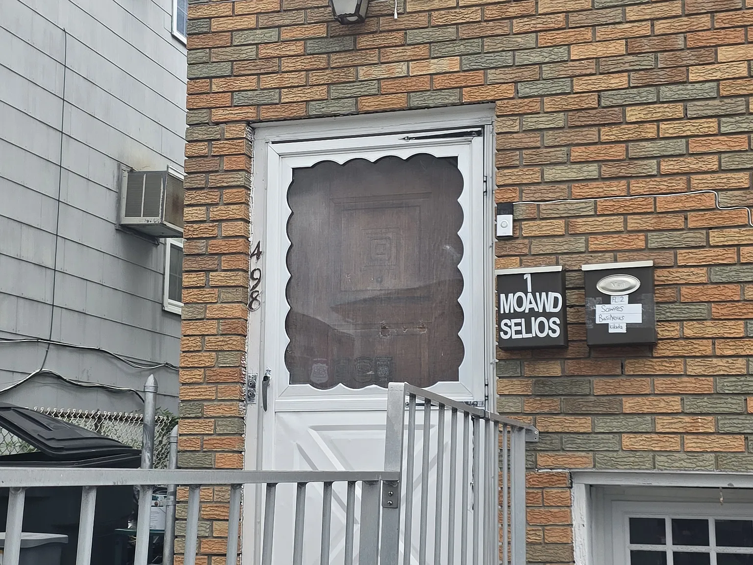 498 Forest St — Photo 1