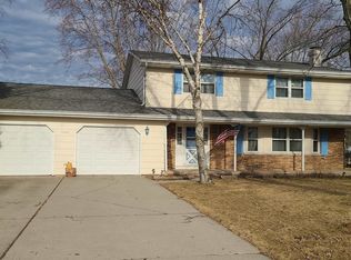 3642 Glenbrooke Ln, Green Bay, WI 54301