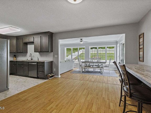 5th image of 237 Glenhaven Dr