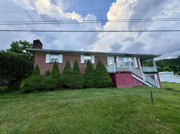 568 Shannons Branch Rd, Cedar Bluff, VA 24609