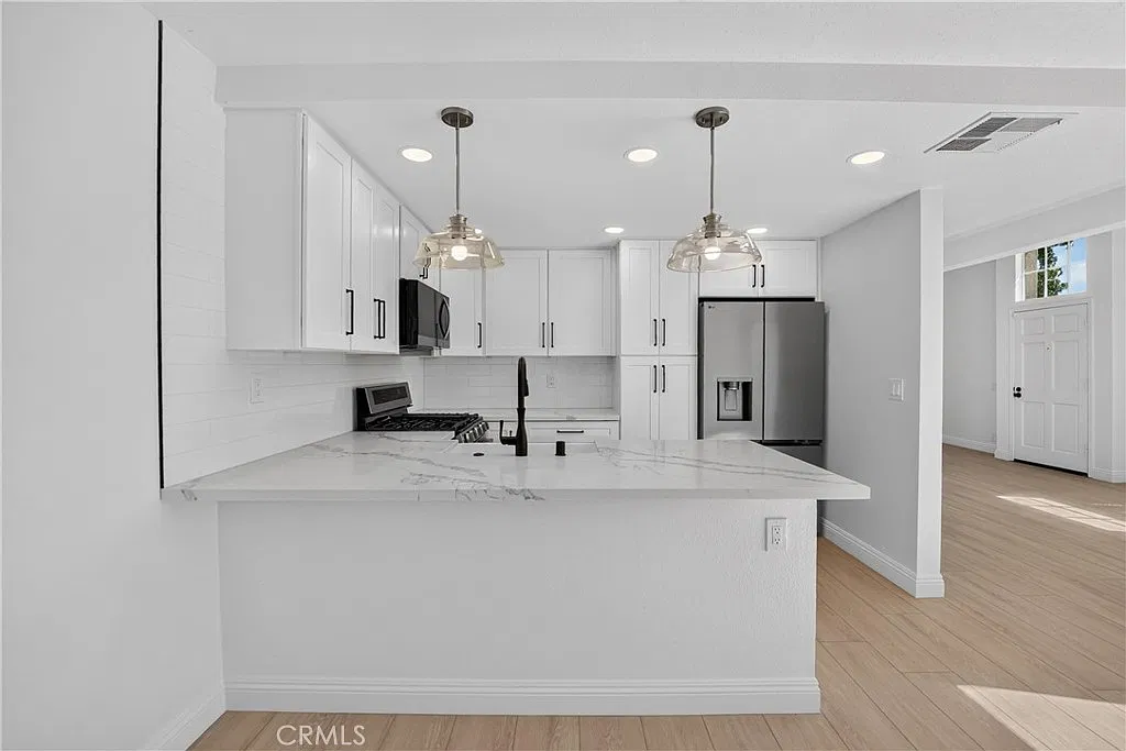 3 bed, 1524 sqft, $5,299 — Photo 4