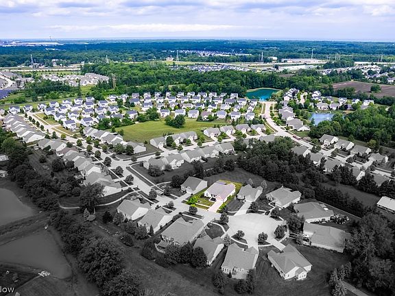 2nd image of 39178 Hawthorne Dr