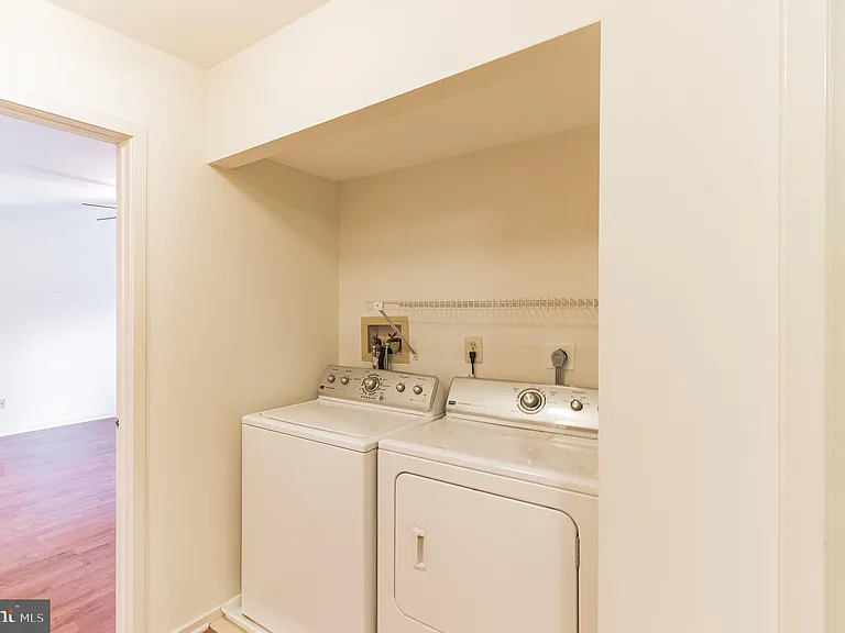 48 Stonehurst Ct — Photo 16