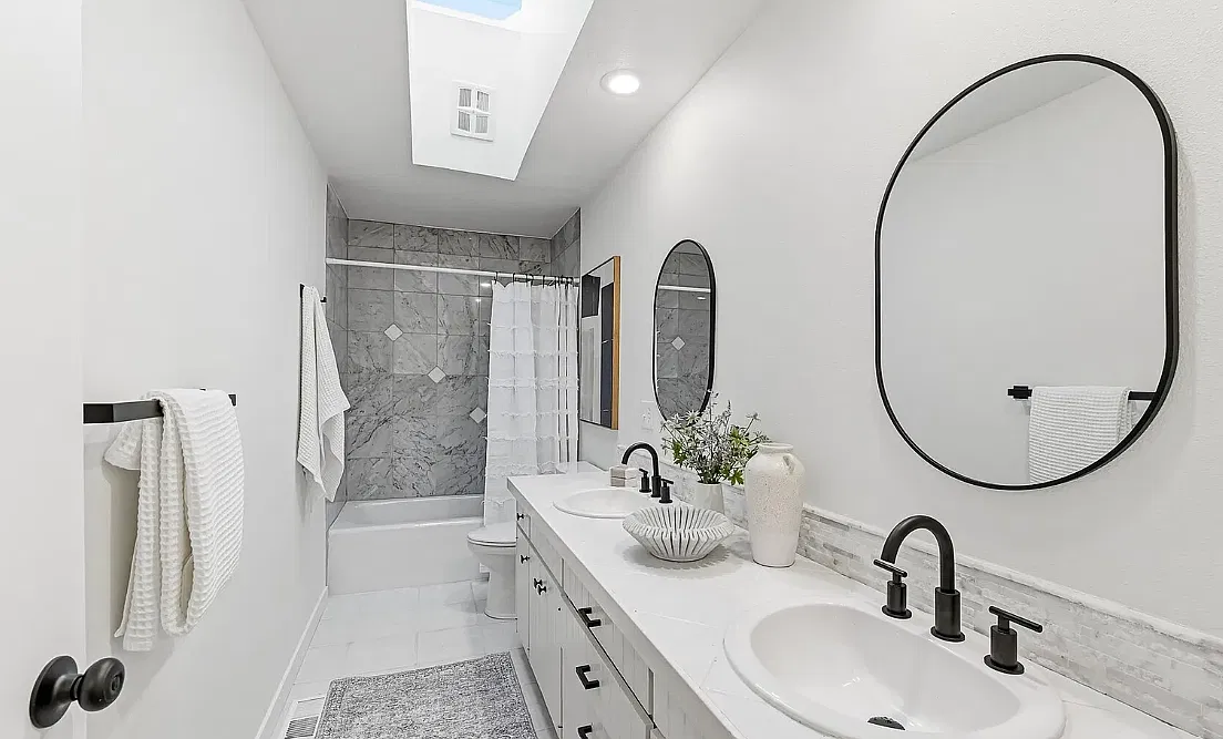 4 bed, 2.5 bath, 3250 sqft, $5,500 — Photo 4
