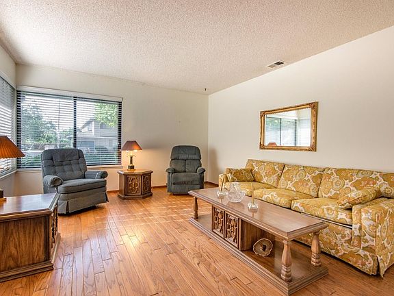 3rd image of 1506 Rhinecliff Way