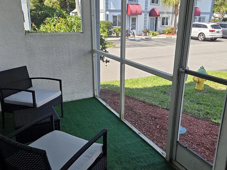 400 Beach Park Ln — Photo 10