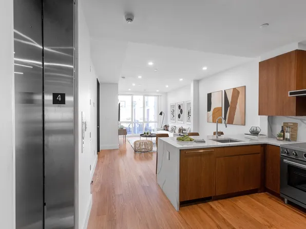 224 West 20th Street image 1 of 13