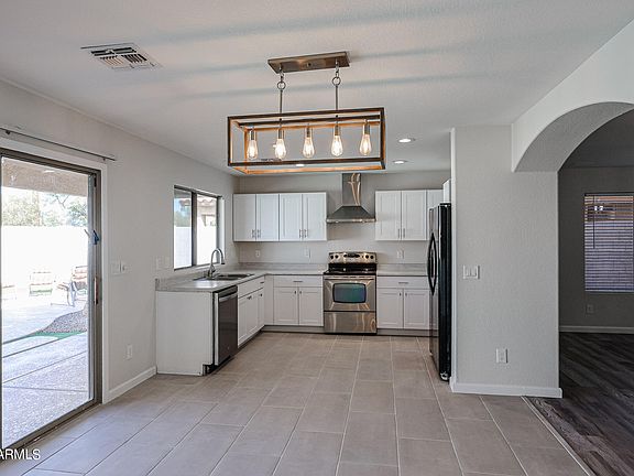 5th image of 630 S 108TH Place