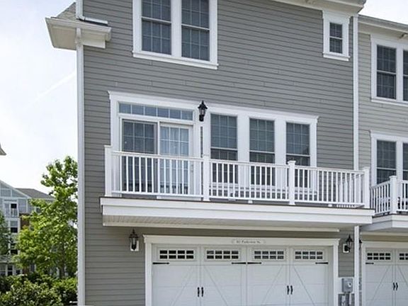 5th image of 82 Parkview St