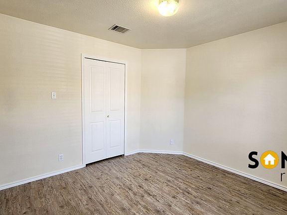 4th image of 8105 Lerwick Ln