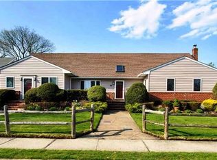 86 Edmore Ln, West Islip, NY 11795