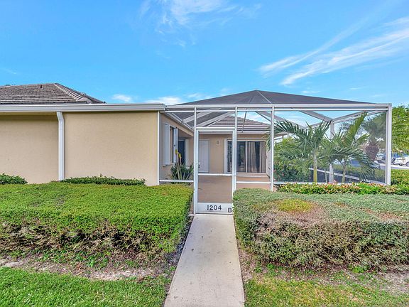 3rd image of 1204 NW Sun Terrace Circle #25b