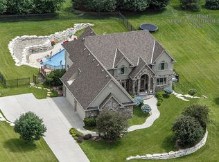16565 Crestfield Dr, Omaha, NE 68136