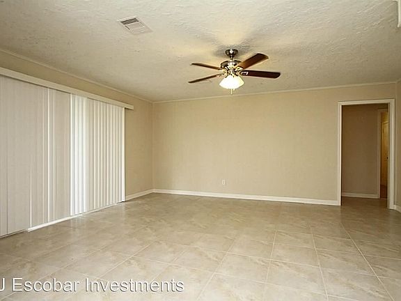 5th image of 10619 Twin Oak Dr